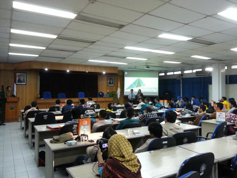 CivilInAction4's tweet photo. Suasana Technical Meeting Lomba Rancang Kuda-kuda Nasional VII di Ruang Sidang Biru JTSL FT-UGM #LiveTweet #CIA4 http://t.co/tci81GFZBy