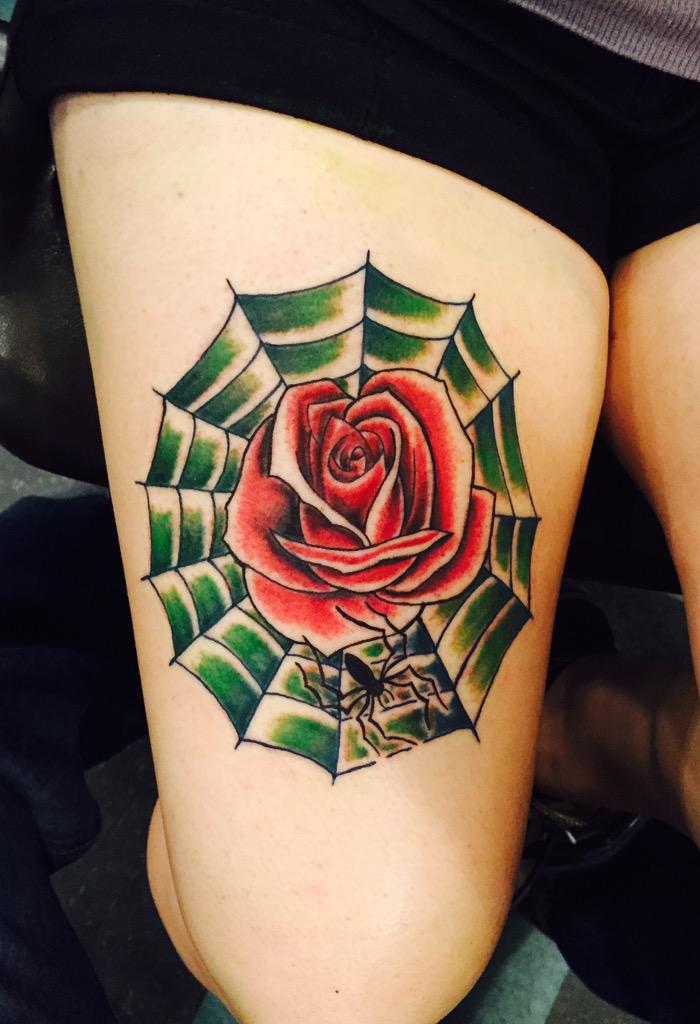 TattooManiaHwd's tweet image. #rosetattoo #webtattoo #blackwidowtattoo #tattoo #girlswithink