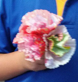 3Cbowen's tweet photo. Happy Mother's Day to all our special mums. We made flowers using paper cupcake holders and pipe cleaners. http://t.co/1BfS5x2Zax