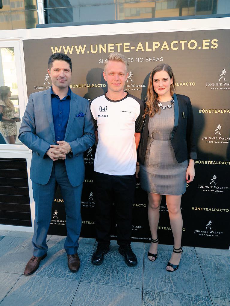 MiriamIzq_BA's tweet image. Diageo #reserveBA #unetealpacto signatures w @KevinMagnnusen @johnniewalker_ #ImNOTdriving @JavierReynosoC @McLarenF1