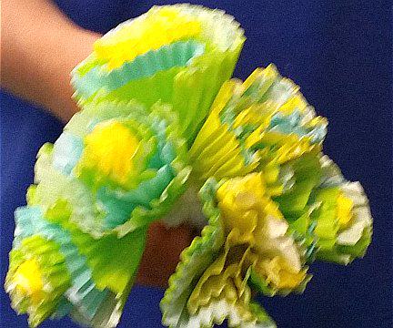 3Cbowen's tweet photo. Happy Mother's Day to all our special mums. We made flowers using paper cupcake holders and pipe cleaners. http://t.co/1BfS5x2Zax