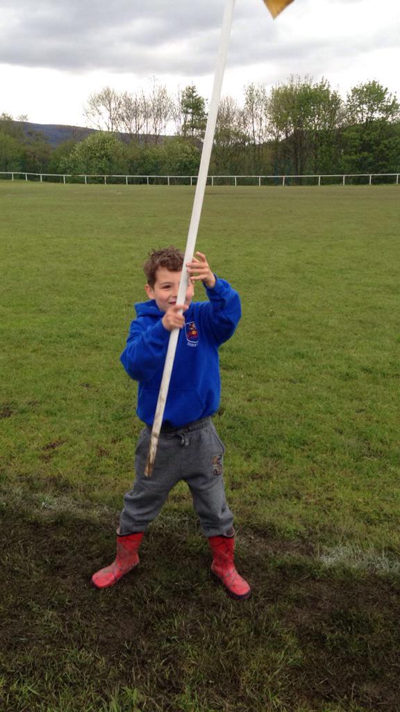 ThatAmyLou's tweet photo. Well Done @FcGamesley on their win yesterday! Cj collecting in the flags! #4-2 #goalkeepersagrandad http://t.co/PereVs9pwp