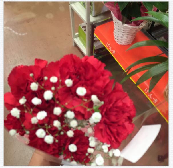 maximum0624's tweet image. おかんに花あげた💐
