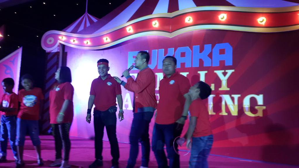ikrom_ardi's tweet photo. Perform abang kita @saipul_jamil #bukakafamilygathering., di mercure ancol,, kereeen ya merah meriah euyy http://t.co/jUBX2zkX1P