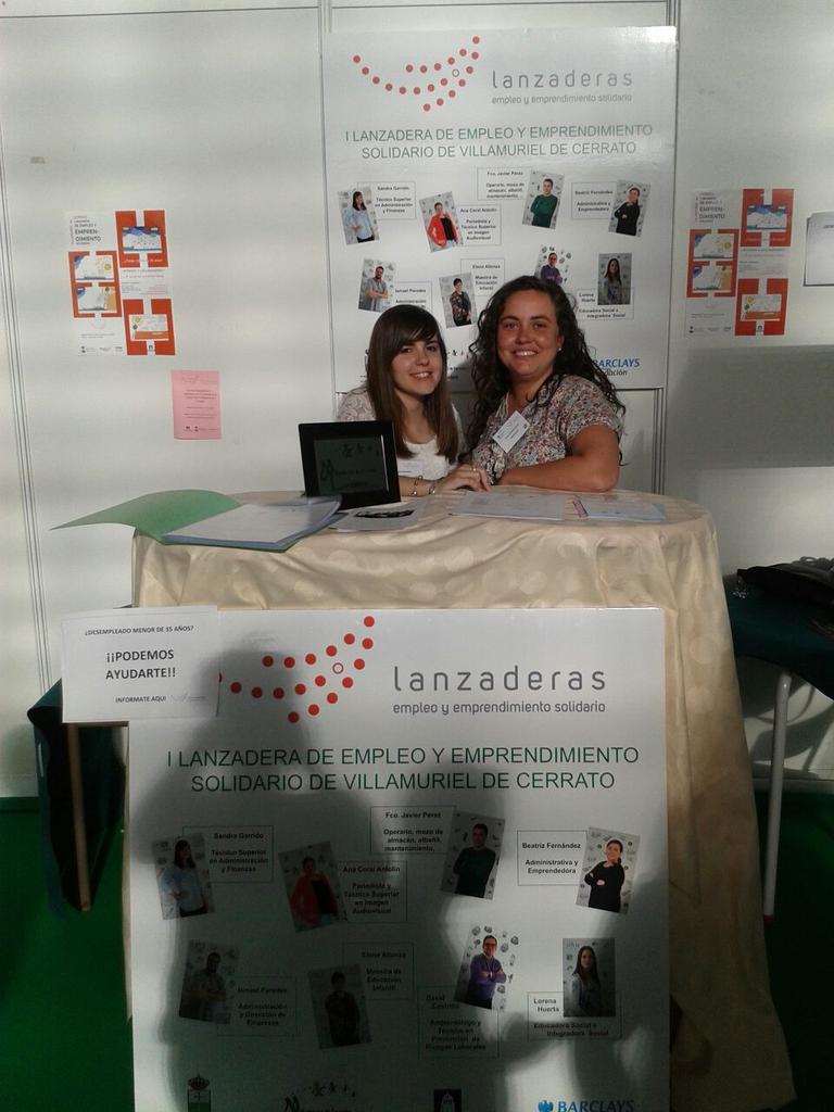 Raquel_Molinos's tweet photo. @Sandra_garma7  con Beatríz en nuestro stand en @feriafemuce visitamos hoy es el ultimo día!!! http://t.co/THlpiS9IVp