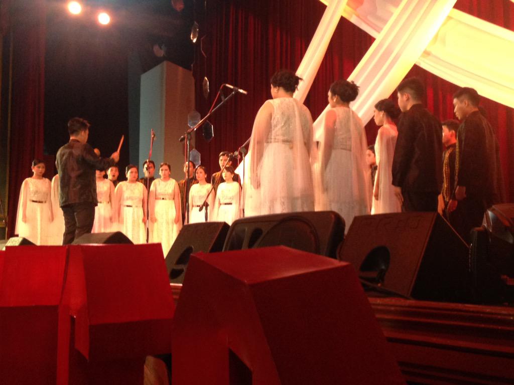 UST_AcctJournal's tweet photo. LIVE: Arkipella Mix Ensemble sings their second piece. #HimigTomasino2015  #InFuturoAMV http://t.co/76zbpb3LTU