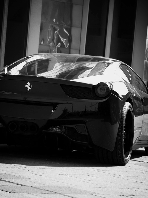 TheXSports's tweet photo. #DARKHORSE #Ferrari #Italy http://t.co/izKZbJZwiJ