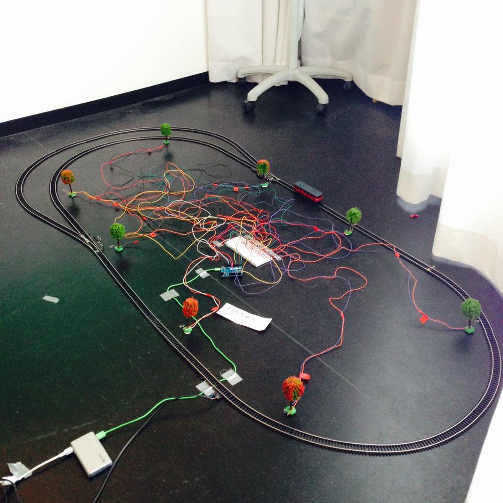 _hobson_'s tweet photo. Model train MIDI sequencer #midihack http://t.co/tf0ASVZoXx