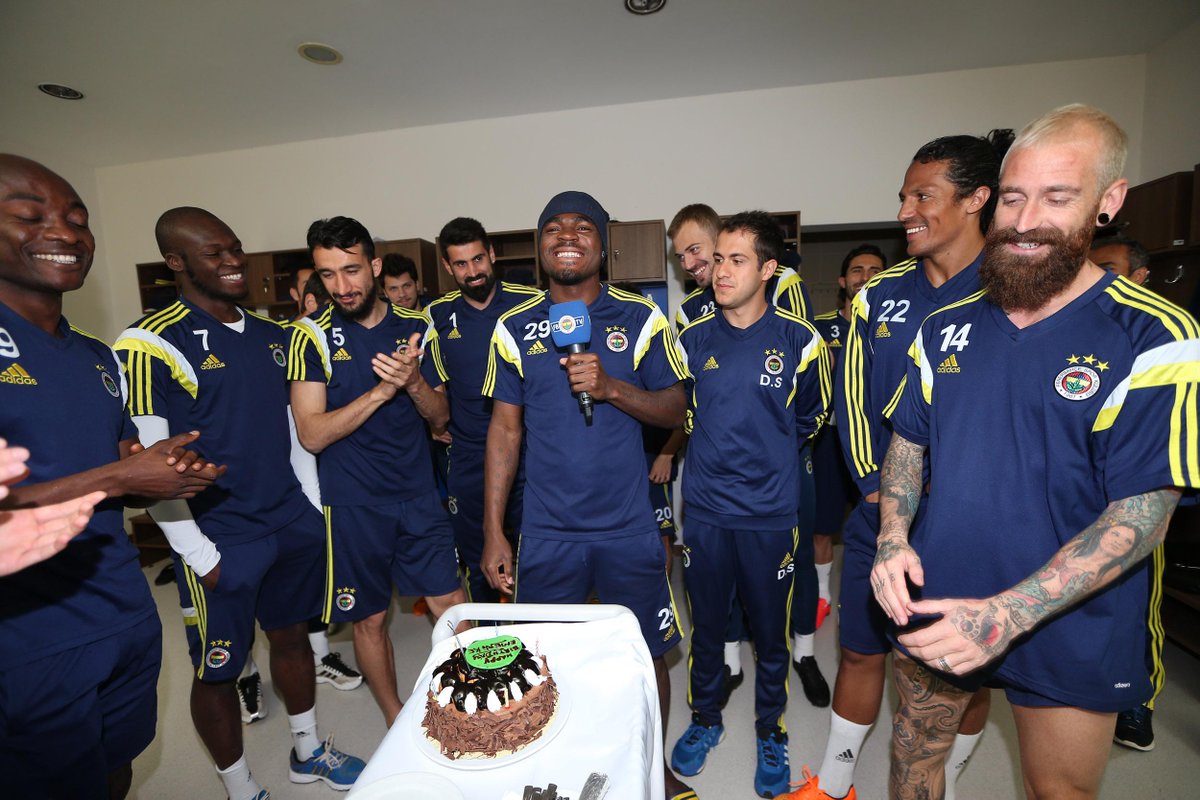 Fenerbahce's tweet photo. Emmanuel Emenike’nin Doğum Günü Kutlandı | http://t.co/yNGybzMUDy http://t.co/IaXcmpAHxm