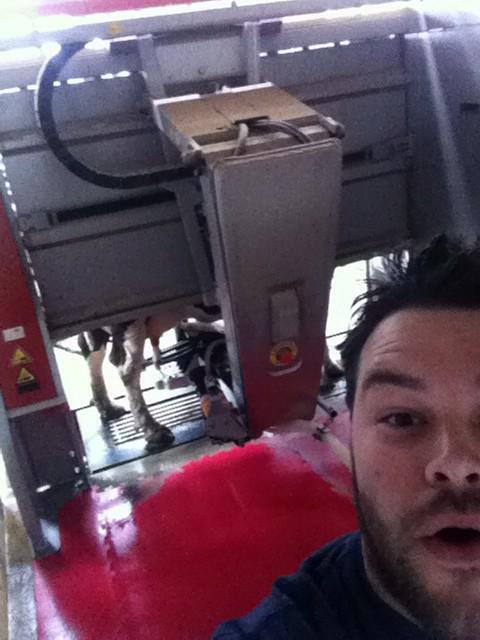 azzawelford's tweet image. Oops naughty. #LelyRobot #GEAMIone #DealerRivalry #shitsandgiggles #dairy #engineerextraordinaire