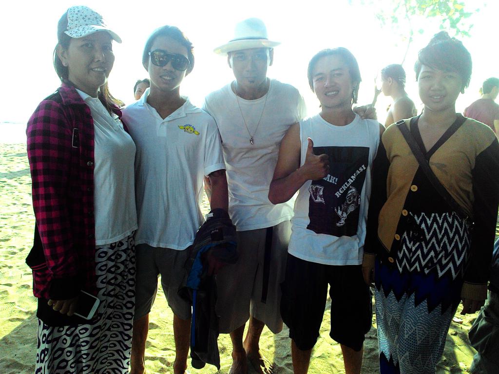 SOverthinking's tweet image. #KutaBeachCleanUp 10-05-2015