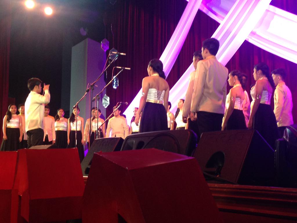 UST_AcctJournal's tweet photo. LIVE: UST One Voice Engineering Chorale enchants the audience. #HimigTomasino2015  #InFuturoAMV http://t.co/5rP5r3cD88