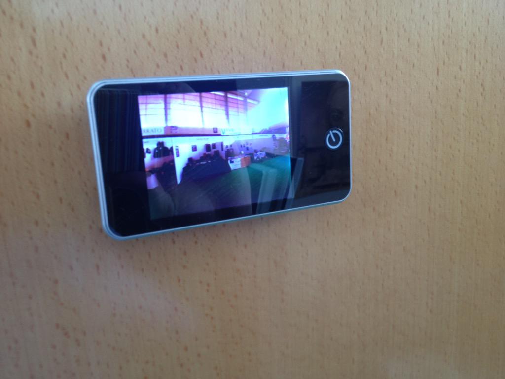 vittassimobi's tweet photo. Ya queda poco para que termine @feriafemuce, pero tenemos mas para enseñaros! Mirilla electrónica para tu puerta http://t.co/5VS88ZpGO2