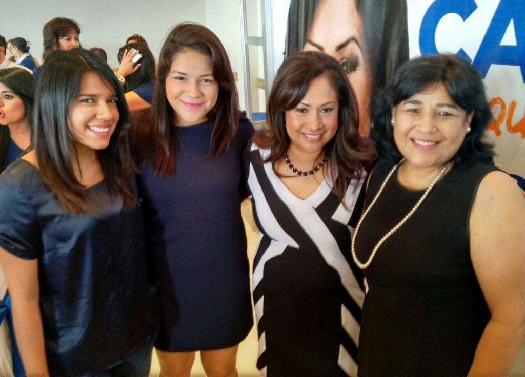 evaadelina's tweet photo. Con #soniamendoza la primera y próxima gobernadora de SLP, #QueGaneSLP http://t.co/KpuSCKyaps