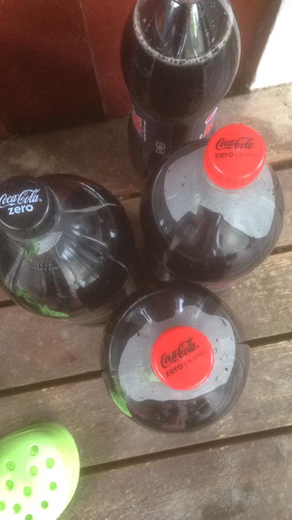 SandraLuomala's tweet image. Röda korkar på zero? Försöker nån giftmörda mig ? #ilandsproblem