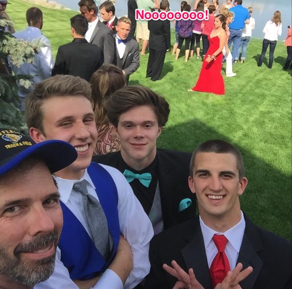jeff_track's tweet photo. Prom Day for the Trackmen #BearPride
#TprideBomb http://t.co/HFDjPrjD39