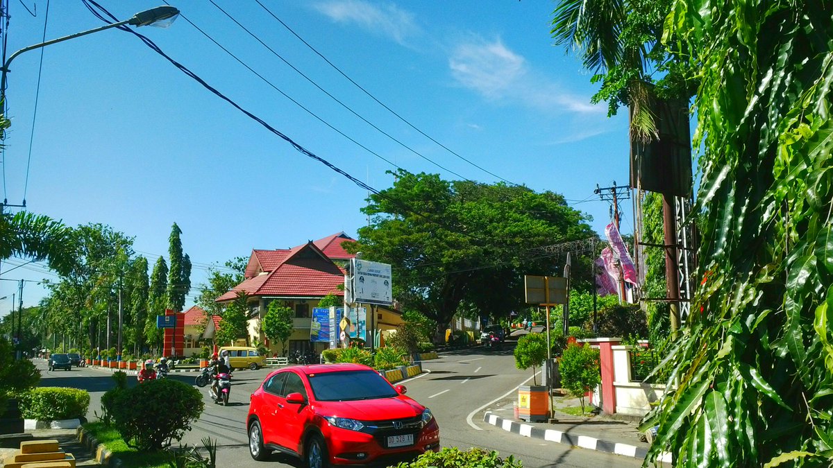_KotaParepare_'s tweet photo. Kondisi lalulintas suatu kota crminan tingkat dsiplin masyrakatnya. wujdkan trtib brlalulintas🚗
#ParepareKotaHabibie http://t.co/cDKtAJbpjY