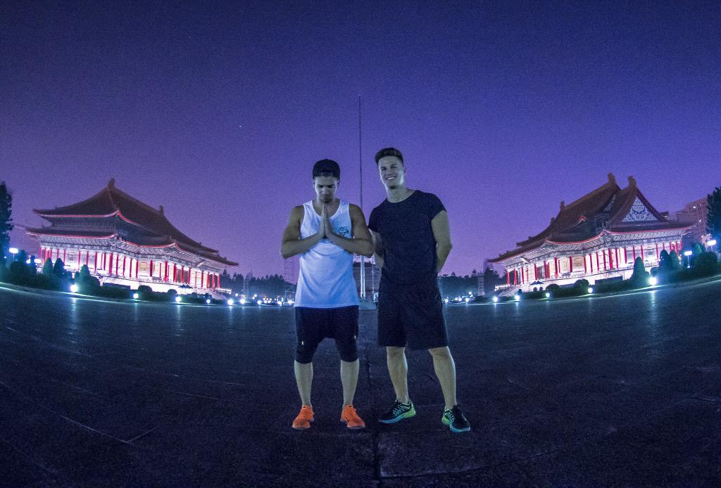 VINAI's tweet photo. TOURISTS IN TAIPEI 😎😎 http://t.co/CvsTnrEXxK