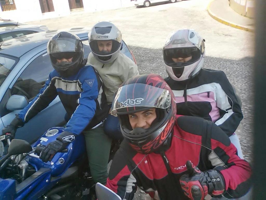alecadilla13's tweet photo. Echando un buen dia de motos, disfrutando de la carretera y los pueblos de huelva. http://t.co/0lEOkoIEoj
