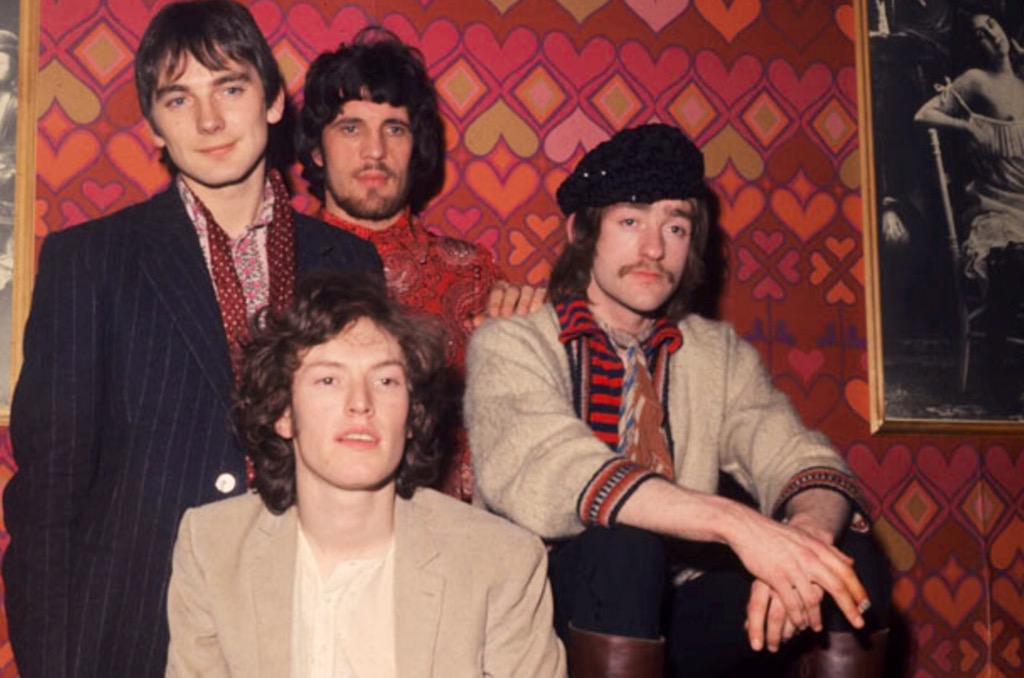 05/10/1946 Happy Birthday, Dave Mason, singer, songwriter and 
                    guitarist of Traffic, then solo 