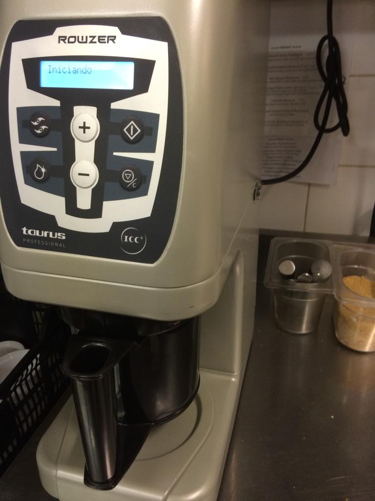 newfoodie2012's tweet photo. @campagnekilkenn @Declanmaxwell @idahocafe @gnelis @paulflynnchef @theidahochef I got a new #rowser 😜 http://t.co/CU1w5LAStR