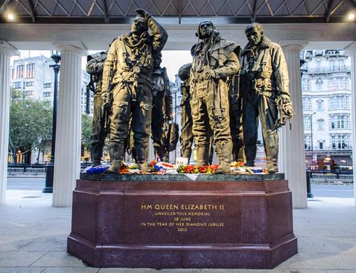 RAFBF's tweet photo. The Bomber Command Memorial commemorates the 55,573 Bomber Command airmen who lost their lives #VEDay70 http://t.co/mhuAJhMZn0