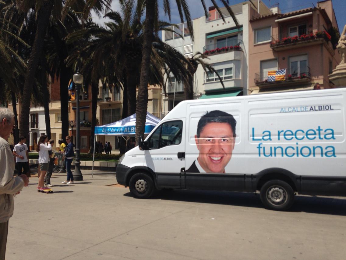 MerceRiuss's tweet image. Com voleu que posin ordre a la Rambla, si ells són els primers que es salten les prohibicions? #Badalona #ppfail #fb