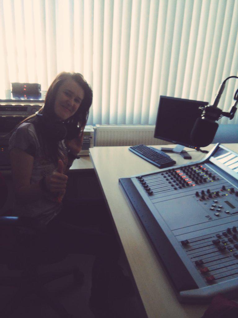 ThGizemm's tweet photo. #GençFm #arkadasziyareti #listeyemudahale #TokioHotel #kingsoffsuburbia #calsin millett🎧📡✌👽#billkaulitz #tomkaulitz http://t.co/4ahLNOK1pQ