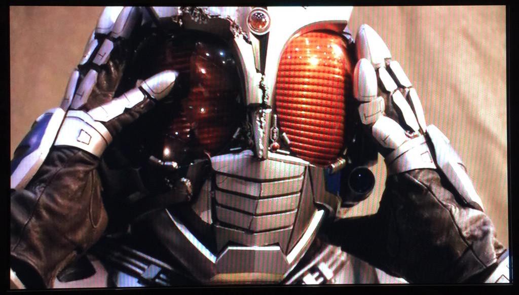 山口純一 G3 X割れ面 ライダーシリーズで初のマスク破壊を披露したg3に続いて劇場版用で造った第2弾 通常の割れ 面は装着 変身 者の顔が見えるのが普通ですが こちらは見えない陥没型 後にテレビシリーズで通常型割れ面として登場しましたね Http