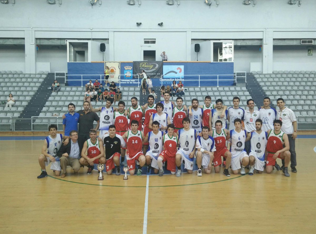 Askatuak's tweet photo. #F4SegundaMas Foto de equipos Askatuak @IbaizabalST  #AupaAskatuak http://t.co/xvp0duy51w