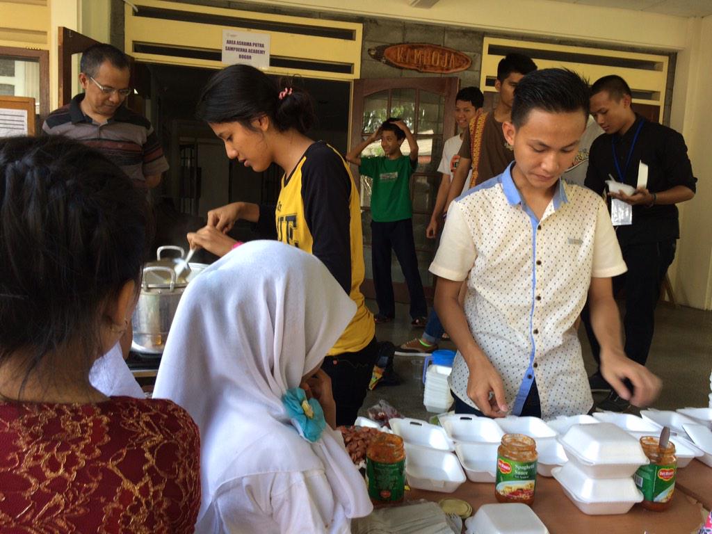 ENTERPRISE_SABS's tweet photo. Tadi Commission of enterprise buka stand loh pada saat CS EXPO! Puji Tuhan laku keraas 😂 http://t.co/CeFvE2b3n1
