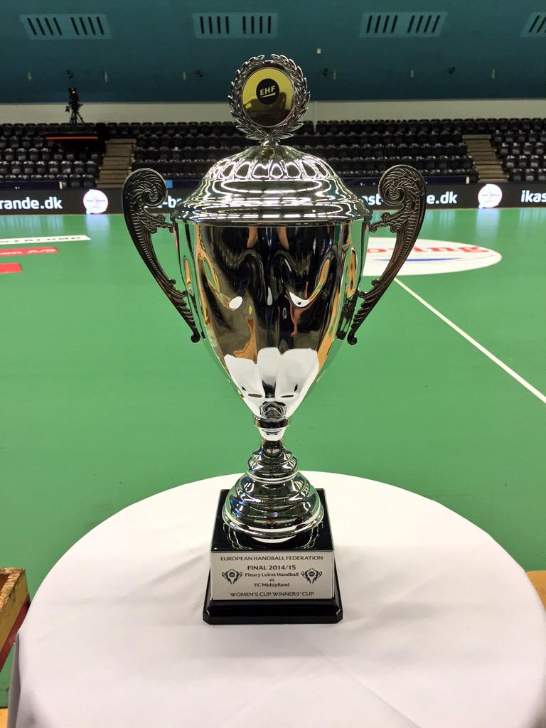 BeInAlex's tweet photo. #Handball : Nous sommes en place à 1h00 du coup d'envoi de la Finale de Coupe d'Europe du @FleuryLoiretHB

#FinaleCWC http://t.co/YzFzm3nHWS