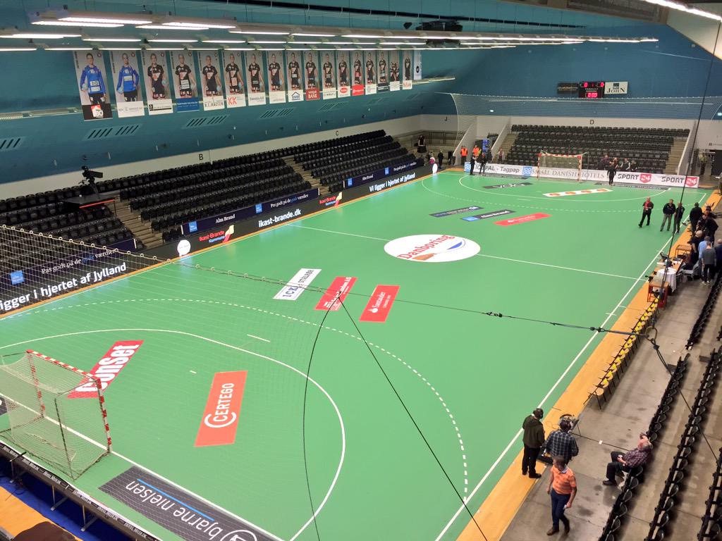 BeInAlex's tweet photo. #Handball : Nous sommes en place à 1h00 du coup d'envoi de la Finale de Coupe d'Europe du @FleuryLoiretHB

#FinaleCWC http://t.co/YzFzm3nHWS