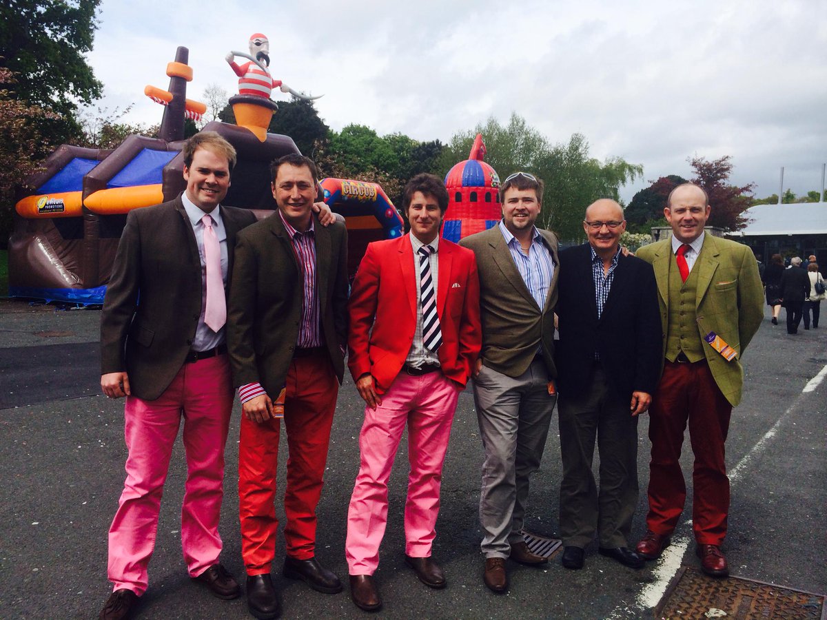 LeopardstownRC's tweet photo. Welcome to our UK visitors to Family Fun Raceday, we love to see overseas visitors at @LeopardstownRC #SharpDressing http://t.co/LwkNHBcI5l