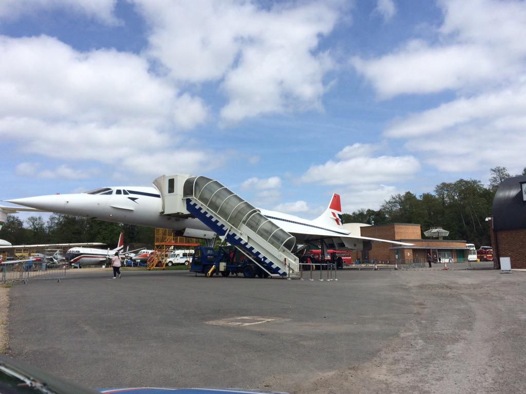BigginHillCarSh's tweet photo. Are you ready?#roundelrun @BrooklandsMuseu @thelotusforums http://t.co/rdxtQnqPO7