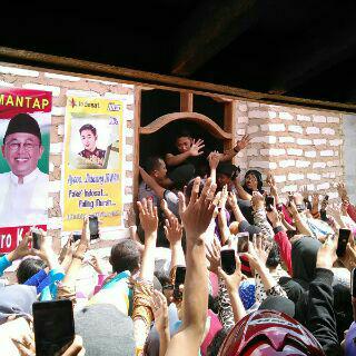 irwanqu_pbun's tweet photo. Suasana di rumah @DA2_Irwan http://t.co/SzfmmBucYF