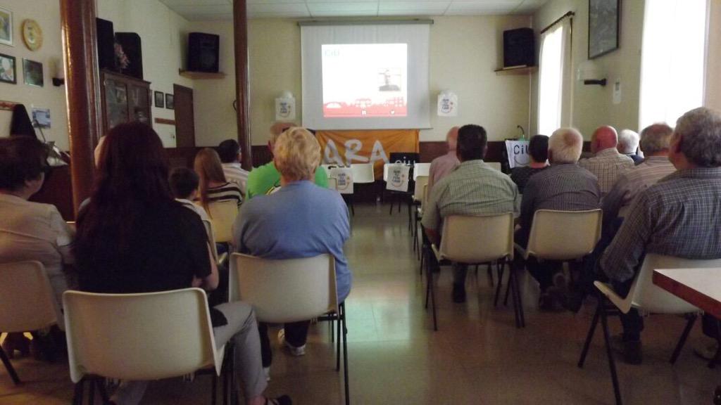 ciulillet's tweet photo. Fotos de l'acte de la presentació de la candidatura! #araLaPobladeLillet #ambtufemcamí #Gracies http://t.co/X9tpGuxGOt