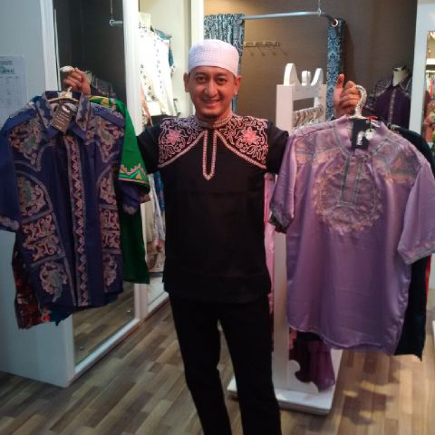 zackymirza_'s tweet photo. Banyak ya oleh2 dari teh @indrialbis , pokoknya top dah buat si teteh #ALBIS #ALBISGROUP #MOSLEMWEAR http://t.co/kUBfDxlAKR