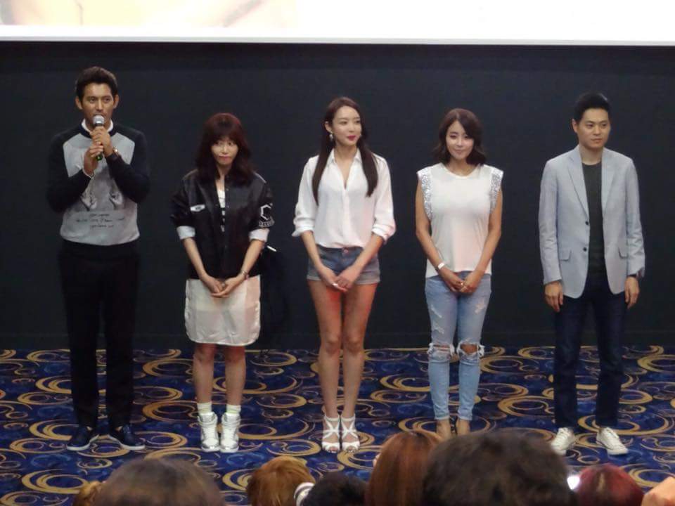 #영화 '#연애의맛' 상영 후에 #김아론 감독님과 #오지호, #강예원, #하주희, #홍이주 배우 분들이 #무대인사 를 한요! 좌석 추첨으로 5명에 사인포스터...