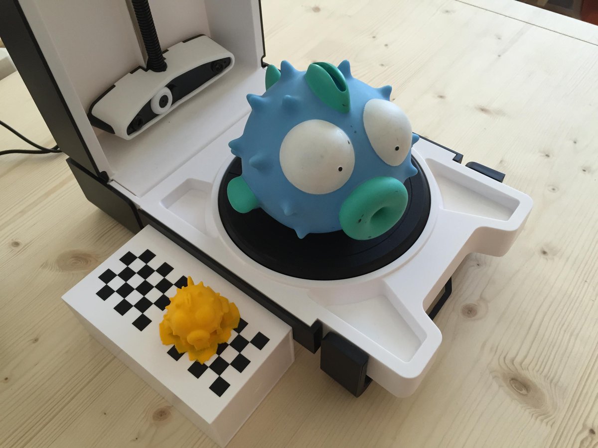 HelloWitLab's tweet photo. Test laser scanner passato, clona anche tu il tuo pesciolino :) #3DScan #FabLab #FabLabRovereto #Witlab http://t.co/7lL1ly9idd