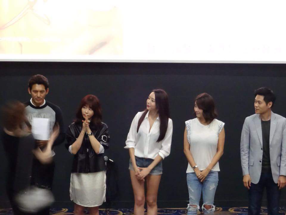 #영화 '#연애의맛' 상영 후에 #김아론 감독님과 #오지호, #강예원, #하주희, #홍이주 배우 분들이 #무대인사 를 한요! 좌석 추첨으로 5명에 사인포스터...