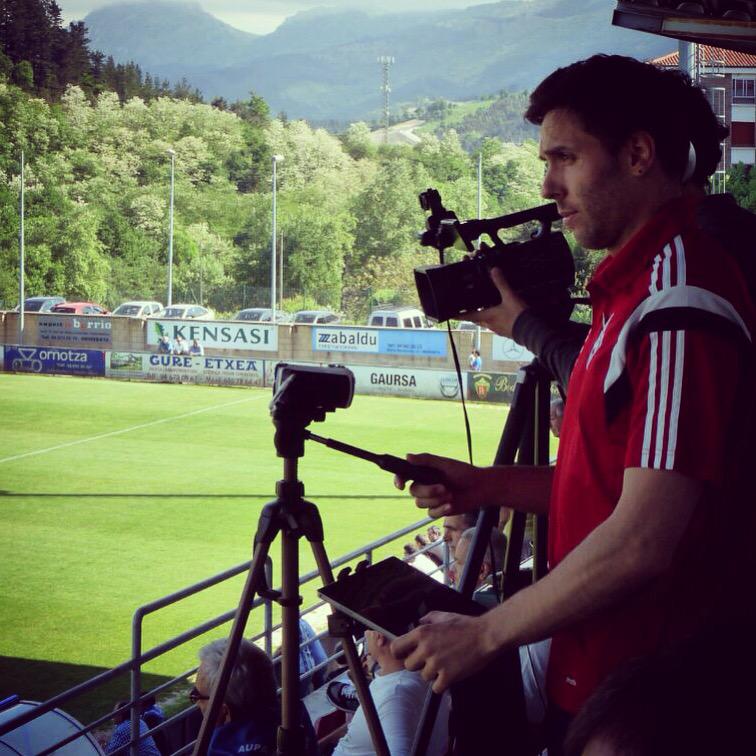 UnaiEzkurra's tweet photo. Ayer último #VideoAnalisis en vivo de la 14/15 con @SDAmorebieta y @ER1CSports en #Urritxe. @surface @ElVideoAnalista http://t.co/7JCNSbmiSA