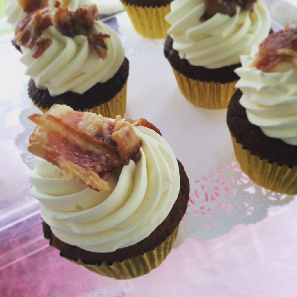 WarmSugarBakery's tweet photo. @sauconvalley farmers market from 9-1! http://t.co/vcXFSsZT1Q