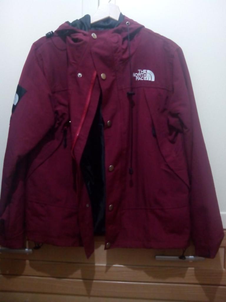 tuzapabarata's tweet photo. En stock, the north face,50€ con envío incluido si se recoge en getafe 45€,talla l http://t.co/0e0sM69NaM