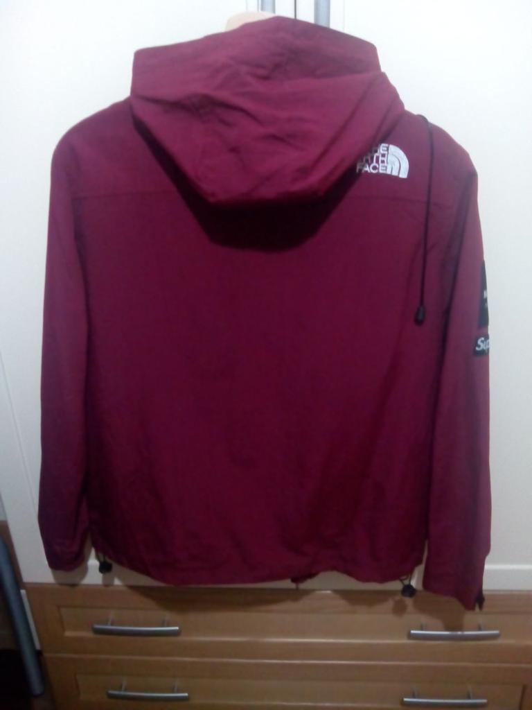 tuzapabarata's tweet photo. En stock, the north face,50€ con envío incluido si se recoge en getafe 45€,talla l http://t.co/0e0sM69NaM