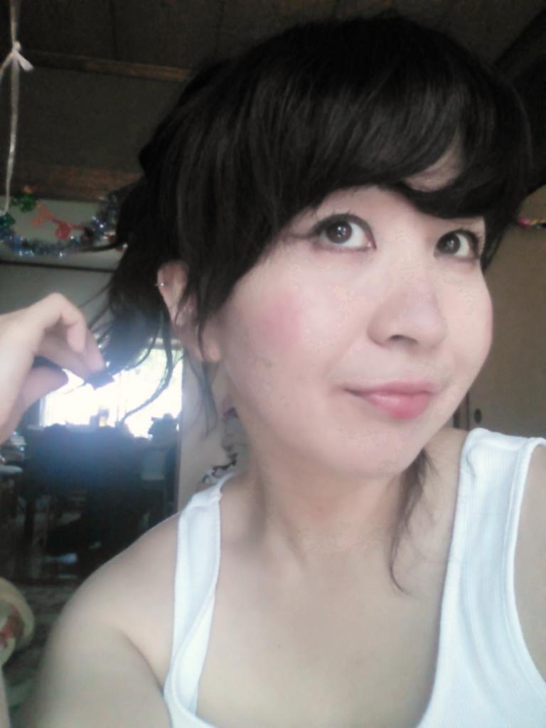 山崎 美由紀 え もう明日から月曜日 早くね ところで今日はポニーテールにしてみたよ かわいいか うーし 今日はこんなワイン買ってみた 今から飲もう Http T Co Ruu7jwbhnz