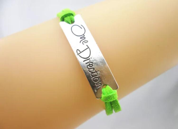 anyargoods's tweet photo. One Direction Bangle. IDR 35,000 kode produk : 1Dsingle-hijau [pre order 3-4 minggu] http://t.co/tcPuejNxIM