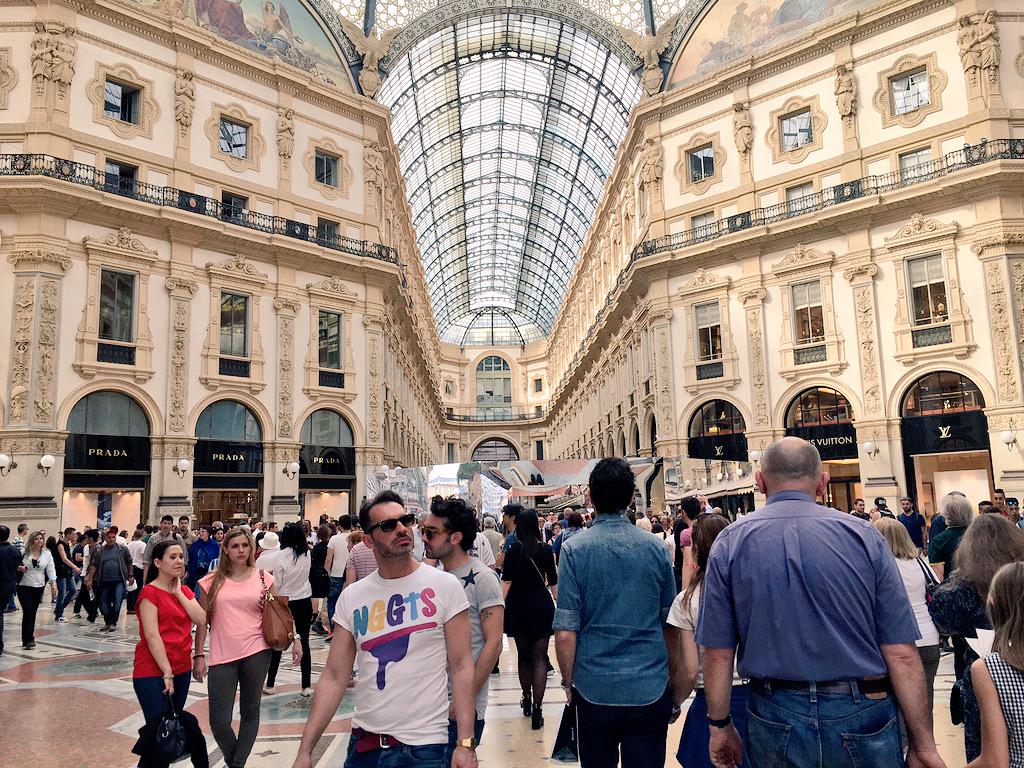 itsleffff's tweet photo. #BonjourMilan🏤💓💁 
#ShoppingModeOn💪 http://t.co/3rPvbdrviG