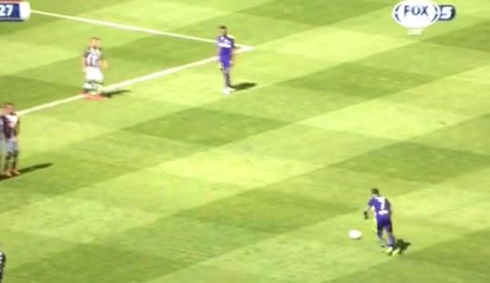 FootballFunnys's tweet photo. VIDEO: Memphis Depay has just scored this free kick. Man United fans will love it! 
http://t.co/oMfFOkIOxi http://t.co/wUTZld48lD