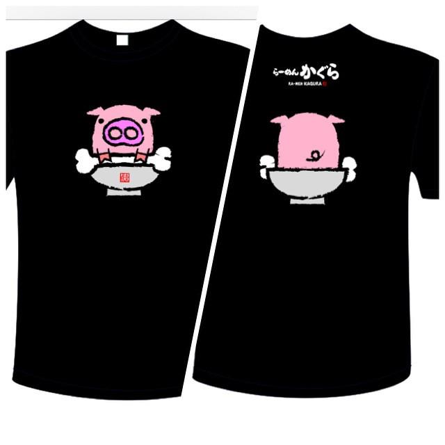 Ramen_kagura's tweet photo. Ya están a la venta las camisetas de #ramenkagura con nuestro querido cerdito #butachan a 20€. No te quedes sin la … http://t.co/hgys3bhwAZ